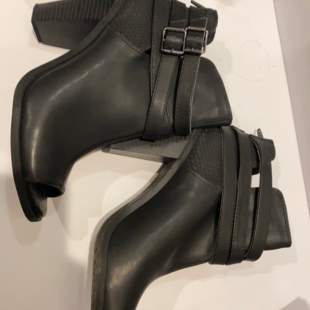 Simply Vera - Vera Wang Open toe Boot Black